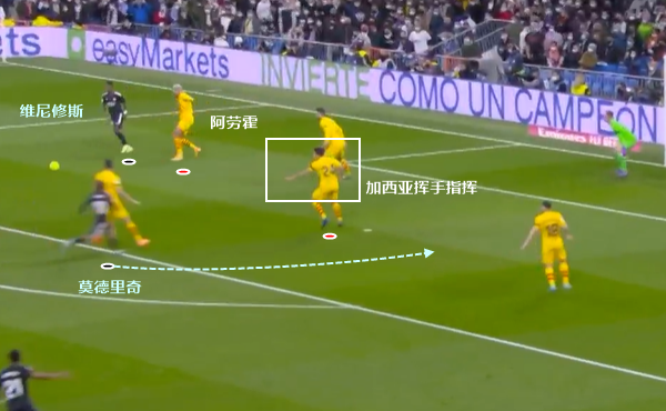  兰斯定位球战术奏效，头球制胜斩获三分