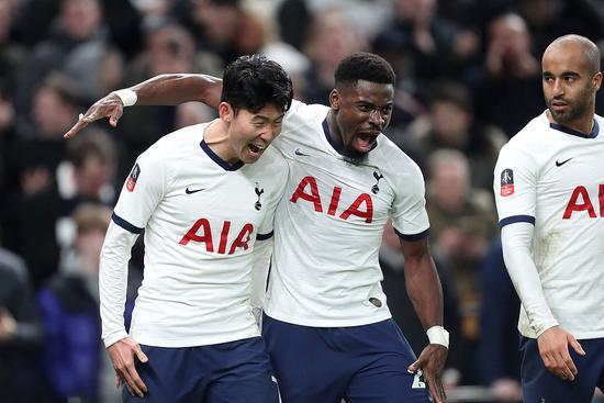  孙兴慜传射建功，热刺客场力克阿斯顿维拉  