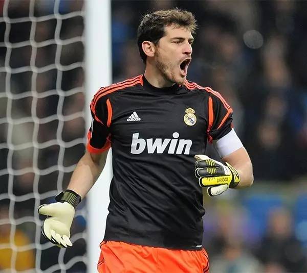  法甲年轻门将横空出世未来之星备受瞩目